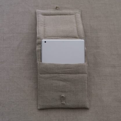 pochette d'iPad en lin teinté d'indigo