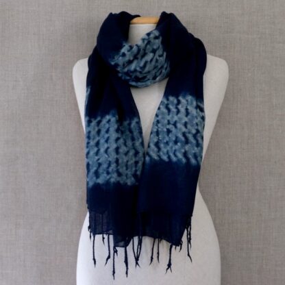 Wool scarf in indigo nuishibori